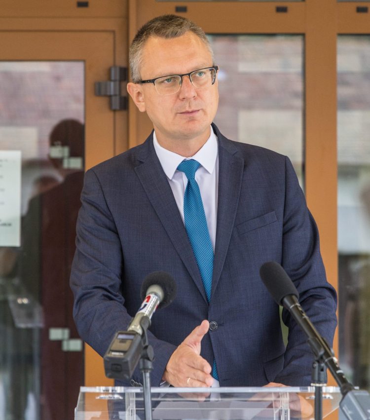 Még mindig nem fogadta Rétvári Bence szövetségese, Néveri István megbízójának károsultjait