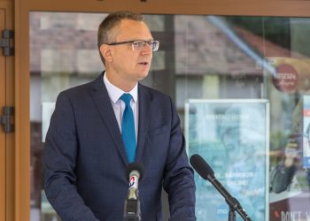 Rétvári szerint a diákoknak nem volt kötelező a megjelenés Novák Katalin gyulai látogatásán – a diákok és a tanárok máshogy tudják