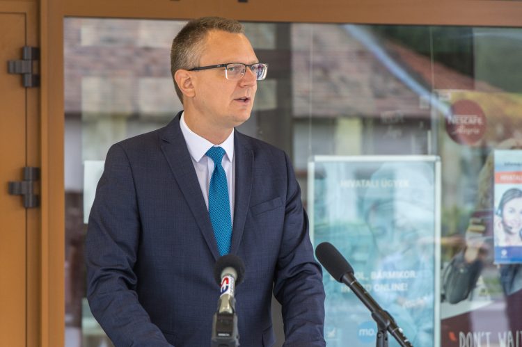 Rétvári szerint a diákoknak nem volt kötelező a megjelenés Novák Katalin gyulai látogatásán – a diákok és a tanárok máshogy tudják