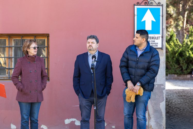 Inotay Gergely szerint a Fidesz csak az ígéreteiben védi a pedofiloktól a gyermekeket, a valóságban nem