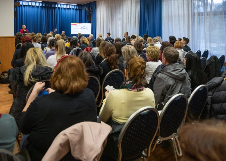 Szakmai konferencia a fiatalokért