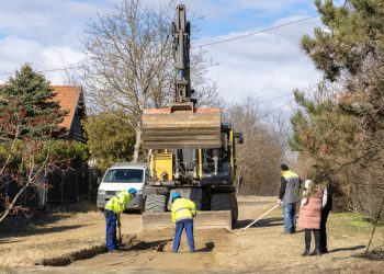 Megkezdték Václiget felásott útjainak a rendbetételét