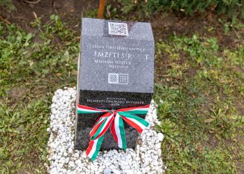 A kommunista diktatúrák áldozatainak emléknapja és a Nemzeti Emlékhelyet, valamint a Nemzeti Sírkertbe sorolt sírhelyeket jelölő okos parcellakövek átadása  alkalmából rendezett ünnepség (képgaléria)