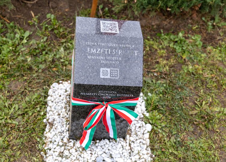 A kommunista diktatúrák áldozatainak emléknapja és a Nemzeti Emlékhelyet, valamint a Nemzeti Sírkertbe sorolt sírhelyeket jelölő okos parcellakövek átadása  alkalmából rendezett ünnepség (képgaléria)