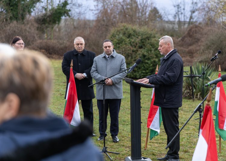 A kommunista diktatúrák áldozatainak emléknapja és a Nemzeti Emlékhelyet, valamint a Nemzeti Sírkertbe sorolt sírhelyeket jelölő okos parcellakövek átadása  alkalmából rendezett ünnepség (képgaléria)