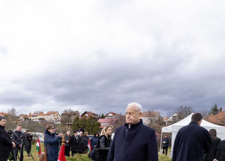A kommunista diktatúrák áldozatainak emléknapja és a Nemzeti Emlékhelyet, valamint a Nemzeti Sírkertbe sorolt sírhelyeket jelölő okos parcellakövek átadása  alkalmából rendezett ünnepség (képgaléria)