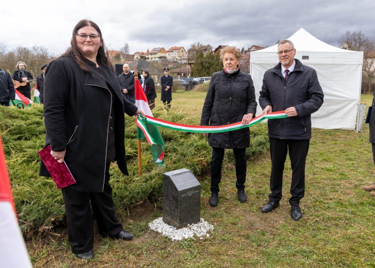 A kommunista diktatúrák áldozatainak emléknapja és a Nemzeti Emlékhelyet, valamint a Nemzeti Sírkertbe sorolt sírhelyeket jelölő okos parcellakövek átadása  alkalmából rendezett ünnepség (képgaléria)