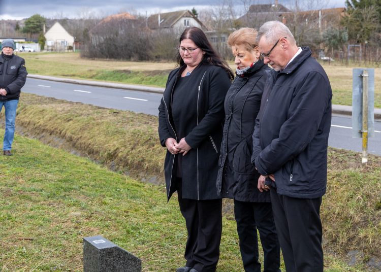 A kommunista diktatúrák áldozatainak emléknapja és a Nemzeti Emlékhelyet, valamint a Nemzeti Sírkertbe sorolt sírhelyeket jelölő okos parcellakövek átadása  alkalmából rendezett ünnepség (képgaléria)