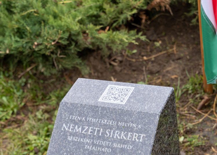 A kommunista diktatúrák áldozatainak emléknapja és a Nemzeti Emlékhelyet, valamint a Nemzeti Sírkertbe sorolt sírhelyeket jelölő okos parcellakövek átadása  alkalmából rendezett ünnepség (képgaléria)