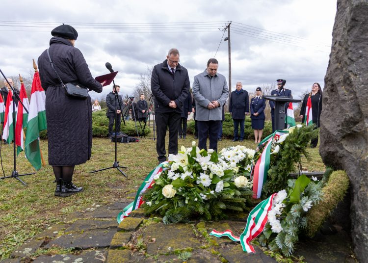 A kommunista diktatúrák áldozatainak emléknapja és a Nemzeti Emlékhelyet, valamint a Nemzeti Sírkertbe sorolt sírhelyeket jelölő okos parcellakövek átadása  alkalmából rendezett ünnepség (képgaléria)