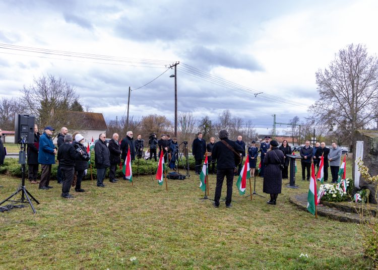 A kommunista diktatúrák áldozatainak emléknapja és a Nemzeti Emlékhelyet, valamint a Nemzeti Sírkertbe sorolt sírhelyeket jelölő okos parcellakövek átadása  alkalmából rendezett ünnepség (képgaléria)