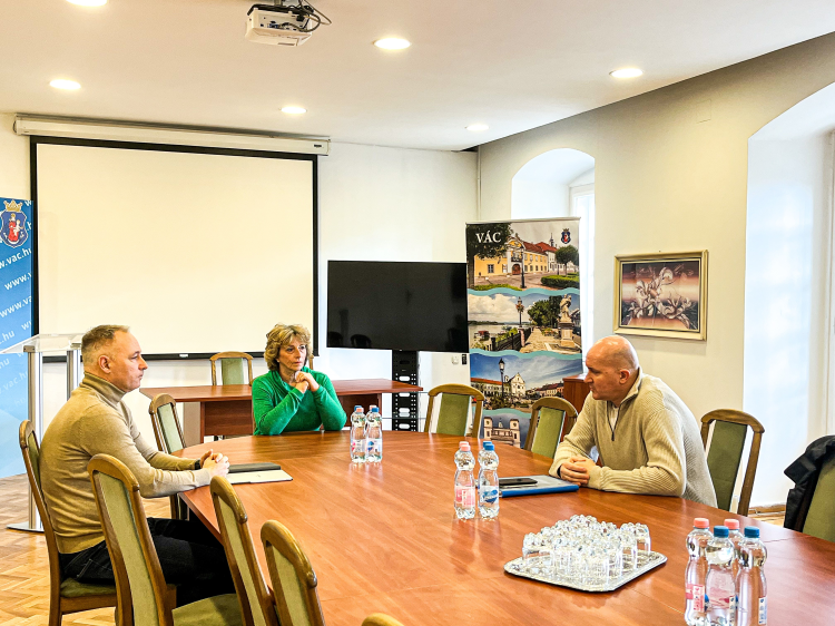 A václigeti civilek vezetőjével egyeztetett a polgármester