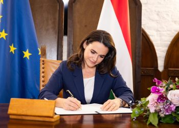 Hivatalosan is benyújtotta lemondását Novák Katalin