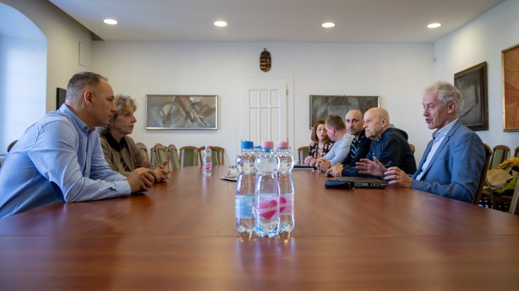 Konténer edzőterem épül a váci stadion területén