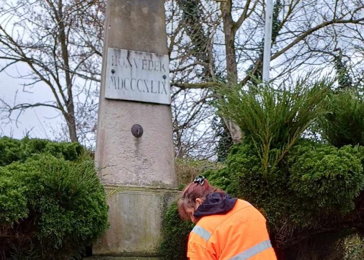 A városfejlesztő a 48-as emlékművet tette rendbe – képekkel