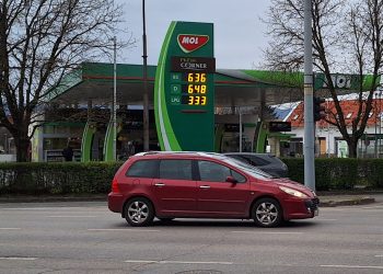Húsvétkor is emelik a benzin árát