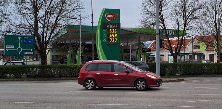 Húsvétkor is emelik a benzin árát