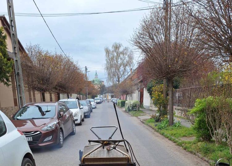 Képek: városszerte javította az utakat a városfejlesztő