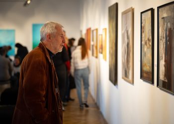 Reneszánsz-újjászületés 2024 – hivatásos váci művészek képeiből nyílt kiállítás a Pannónia Házban