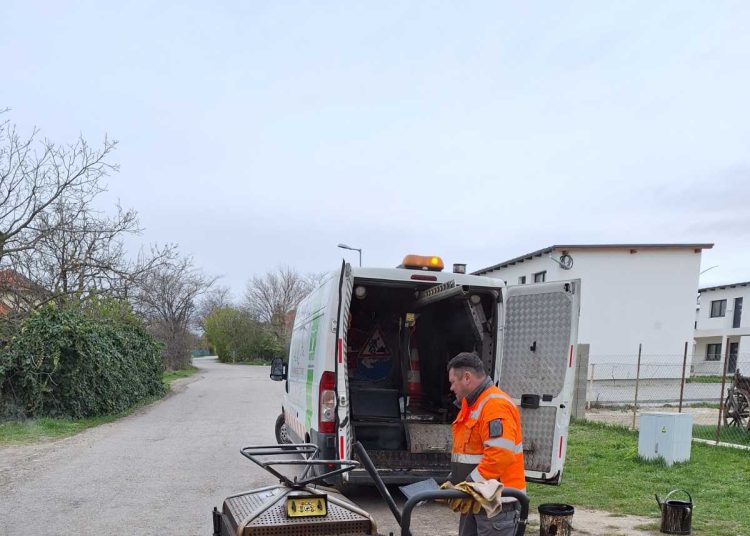 Képek: városszerte javította az utakat a városfejlesztő