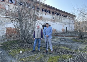 Azt üzenjük „munkásszállós Imre Zsoltnak”, hogy amíg mi képviselők vagyunk, addig a Munkácsy park Munkácsy park marad!