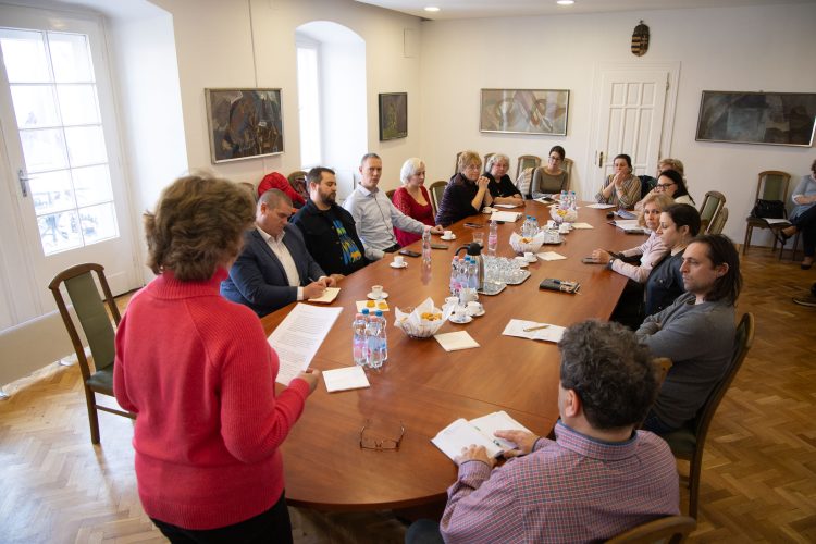 Egyeztetés az iskolaigazgatókkal