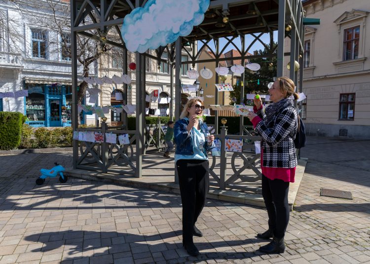 Nagymosás a főtéren