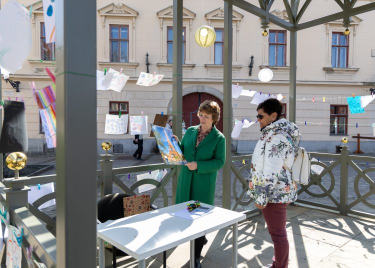 Nagymosás a főtéren