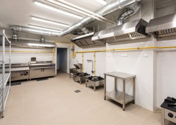 28 millió forintot fordított Vác a gyermekintézetek konyhaieszköz-fejlesztésére