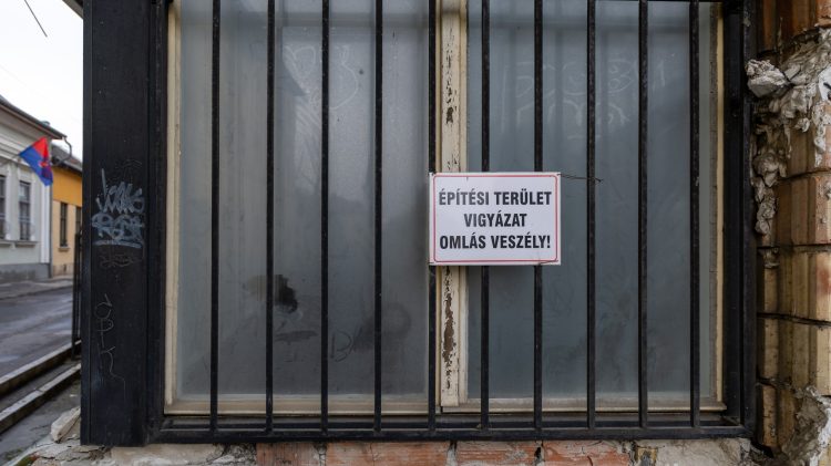 A Váci Önkormányzat tisztán szeretne látni a Karacs-épülettel kapcsolatban