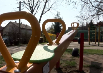 Közel 2 millió forintból bővült a Hársfa utcai óvoda játszótere