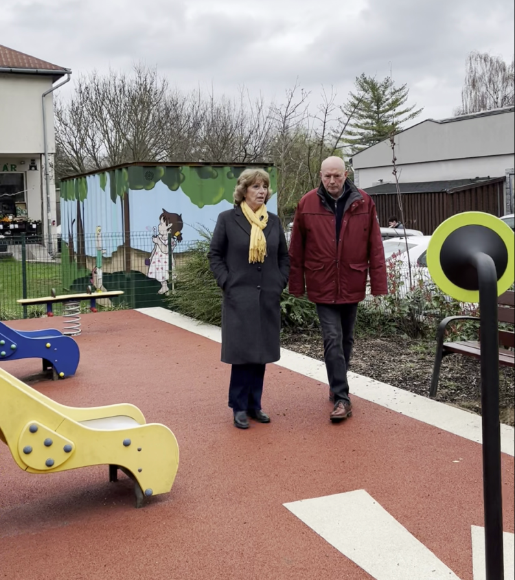 Játszótér és útfelújítás a 10-es számú választókörzetben