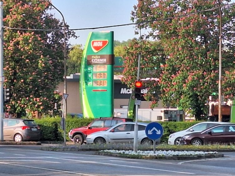 Csökkennek péntektől az üzemanyagárak