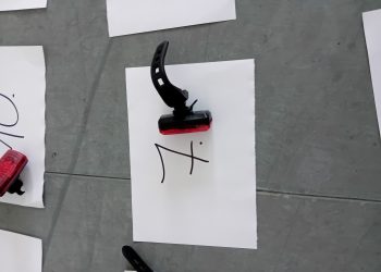 Kerékpárokról lopott lámpák tulajdonosait keresik a váci rendőrök