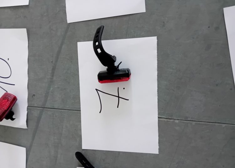 Kerékpárokról lopott lámpák tulajdonosait keresik a váci rendőrök