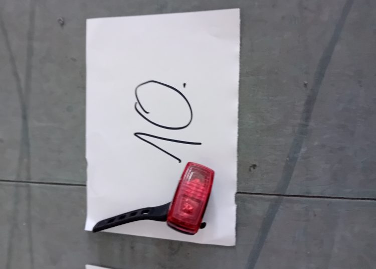 Kerékpárokról lopott lámpák tulajdonosait keresik a váci rendőrök