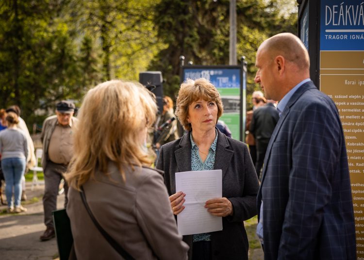 Galéria: sokan érkeztek a Deákvár 125 kiállítás megnyitójára