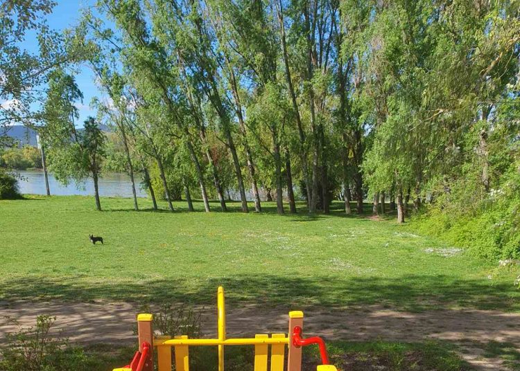 Játszóeszközöket javított ki a városfejlesztő