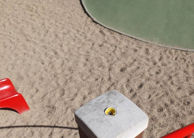 Játszóeszközöket javított ki a városfejlesztő