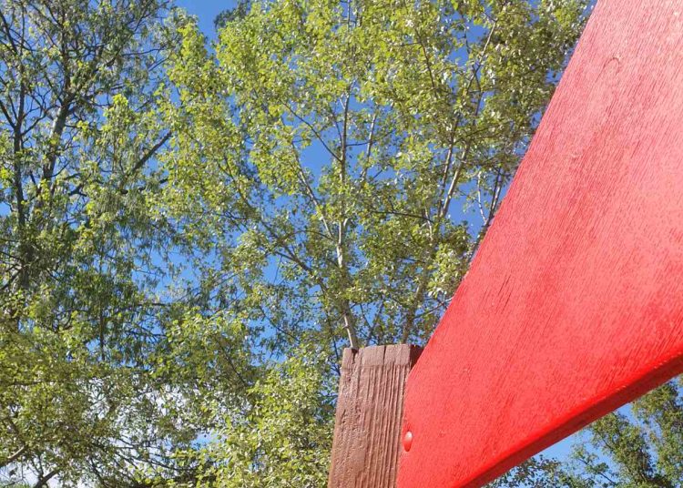 Játszóeszközöket javított ki a városfejlesztő