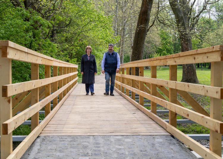 Teljesen megújult a ligeti fahíd