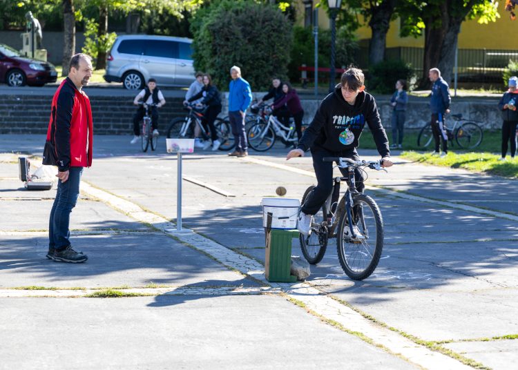 Rengeteg fiatal bringás: ilyen volt a Tour de Vác (fotógaléria)