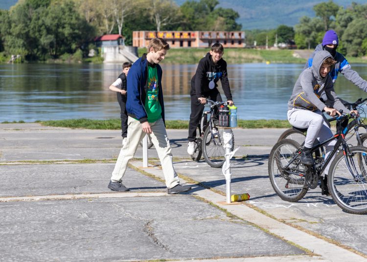 Rengeteg fiatal bringás: ilyen volt a Tour de Vác (fotógaléria)