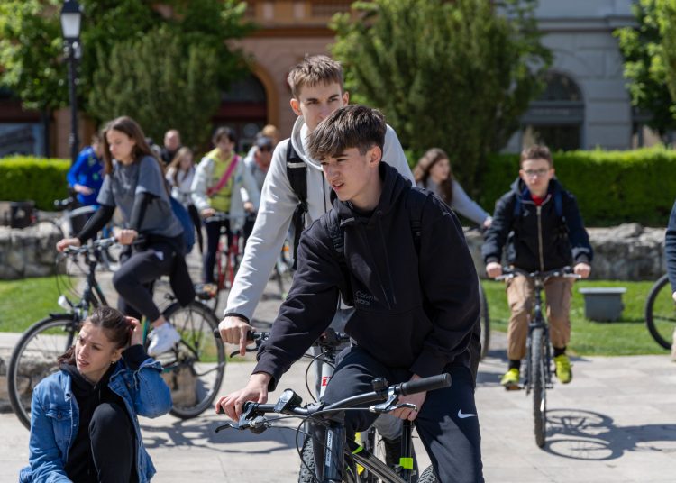 Rengeteg fiatal bringás: ilyen volt a Tour de Vác (fotógaléria)