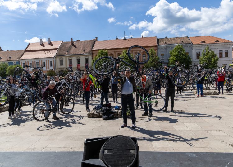 Rengeteg fiatal bringás: ilyen volt a Tour de Vác (fotógaléria)