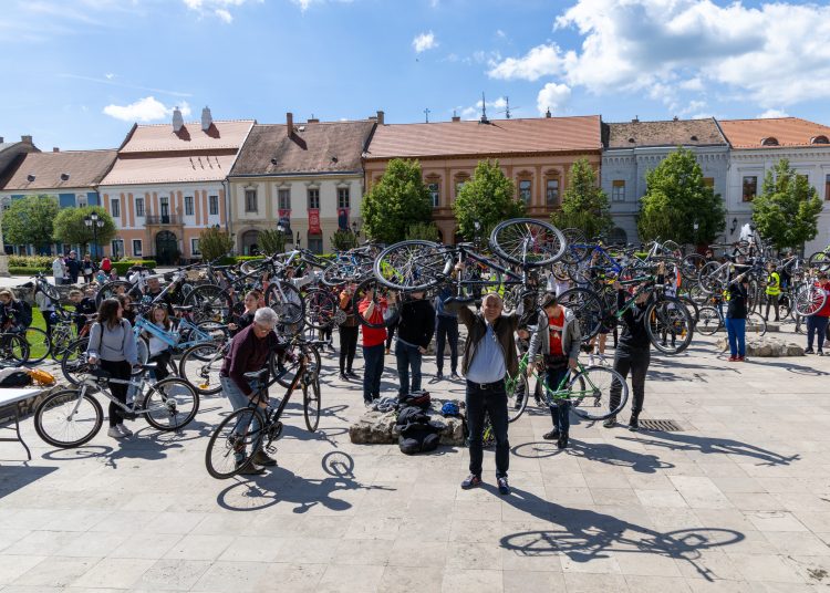 Rengeteg fiatal bringás: ilyen volt a Tour de Vác (fotógaléria)