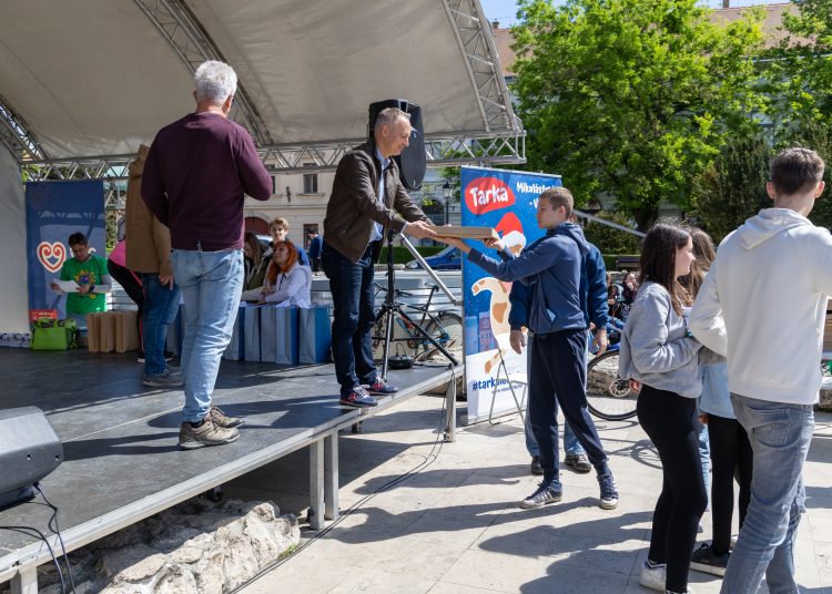 Rengeteg fiatal bringás: ilyen volt a Tour de Vác (fotógaléria)