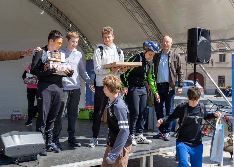 Rengeteg fiatal bringás: ilyen volt a Tour de Vác (fotógaléria)