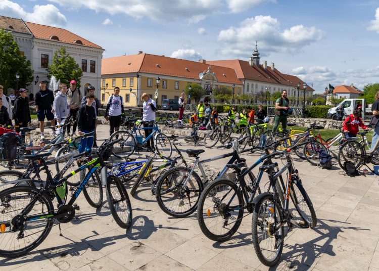 Rengeteg fiatal bringás: ilyen volt a Tour de Vác (fotógaléria)