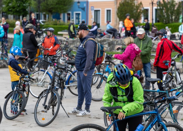 Kerékpárosok lepték el Vácot (képgaléria)
